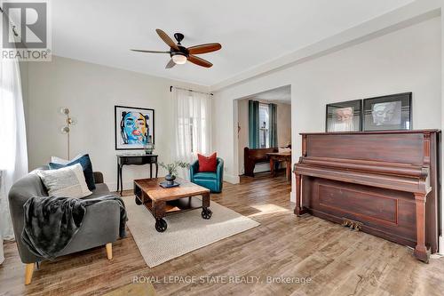 53 Woodbine Crescent, Hamilton, ON - Indoor Photo Showing Living Room