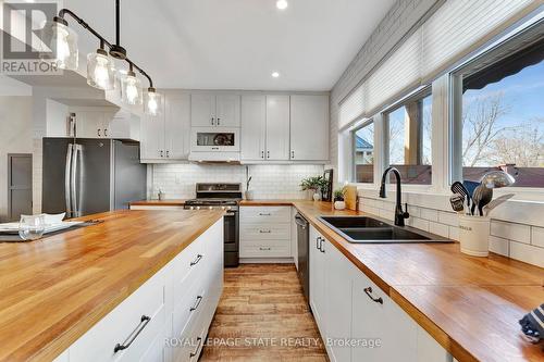 53 Woodbine Crescent, Hamilton, ON - Indoor Photo Showing Kitchen With Double Sink With Upgraded Kitchen