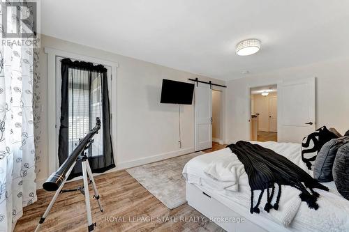 53 Woodbine Crescent, Hamilton, ON - Indoor Photo Showing Bedroom