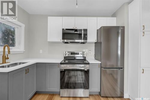 2301 Reynolds Street, Regina, SK - Indoor Photo Showing Kitchen With Double Sink