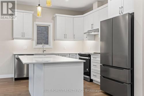 Lot 23 Ayrshire Avenue, London South (South V), ON - Indoor Photo Showing Kitchen With Upgraded Kitchen