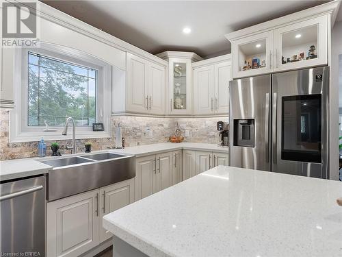 233 Oakland Road, Scotland, ON - Indoor Photo Showing Kitchen With Double Sink With Upgraded Kitchen