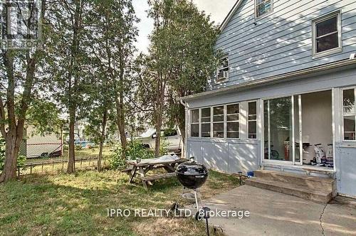 31 Elmwood Avenue, Cambridge, ON - Outdoor