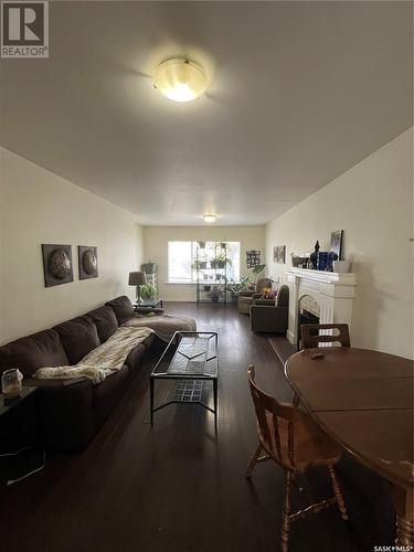 1263 Cameron Street, Regina, SK - Indoor Photo Showing Living Room