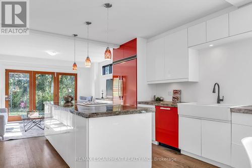 365 Delaware Avenue, Burlington, ON - Indoor Photo Showing Kitchen