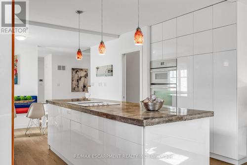 365 Delaware Avenue, Burlington, ON - Indoor Photo Showing Kitchen With Upgraded Kitchen