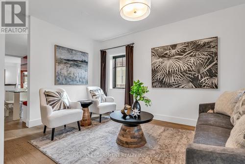 365 Delaware Avenue, Burlington, ON - Indoor Photo Showing Living Room