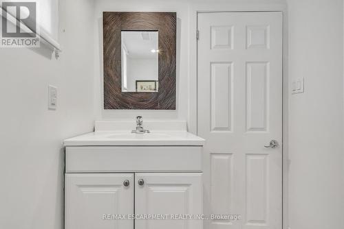 365 Delaware Avenue, Burlington, ON - Indoor Photo Showing Bathroom