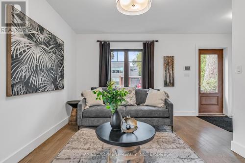 365 Delaware Avenue, Burlington, ON - Indoor Photo Showing Living Room