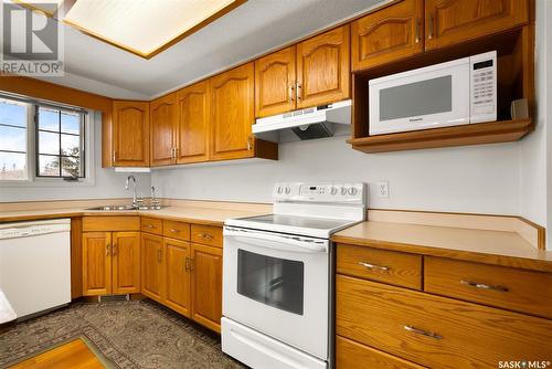 201 4025 Hill Avenue, Regina, SK - Indoor Photo Showing Kitchen