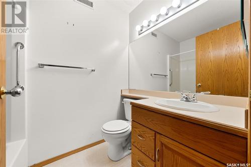 201 4025 Hill Avenue, Regina, SK - Indoor Photo Showing Bathroom