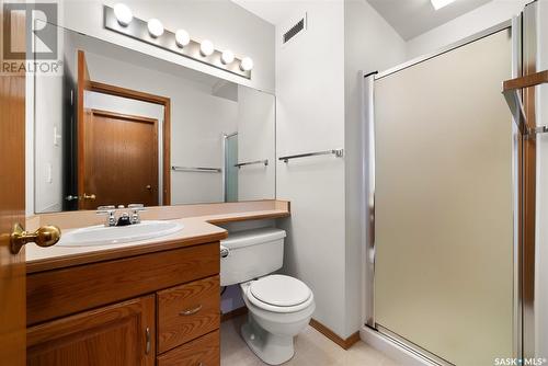 201 4025 Hill Avenue, Regina, SK - Indoor Photo Showing Bathroom