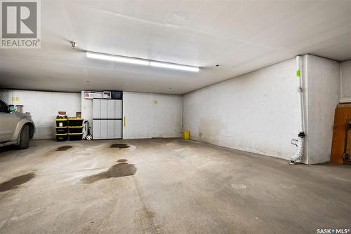 201 4025 Hill Avenue, Regina, SK - Indoor Photo Showing Garage