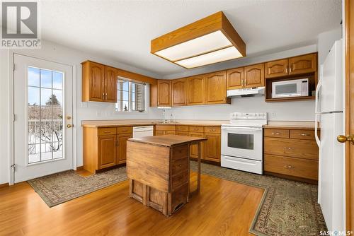 201 4025 Hill Avenue, Regina, SK - Indoor Photo Showing Kitchen