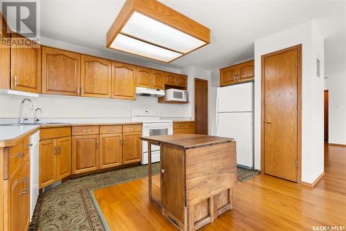 201 4025 Hill Avenue, Regina, SK - Indoor Photo Showing Kitchen