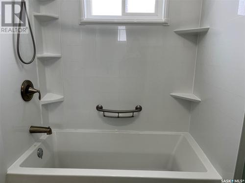 2055 Atkinson Street, Regina, SK - Indoor Photo Showing Bathroom