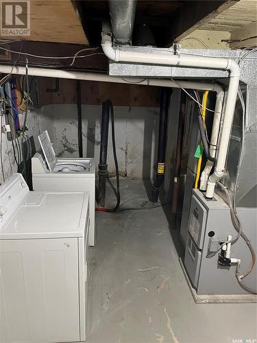 2055 Atkinson Street, Regina, SK - Indoor Photo Showing Laundry Room