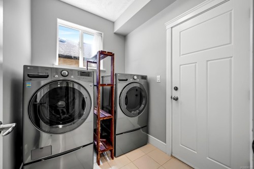 4738 Cruickshank Pl, Courtenay, BC 