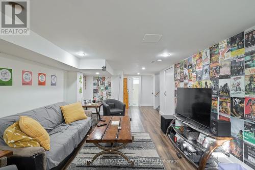 74 Barker Street, London, ON - Indoor Photo Showing Living Room