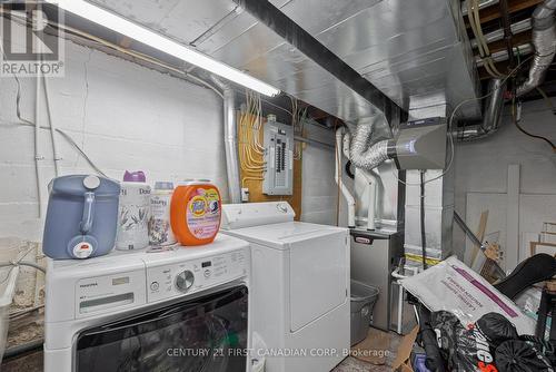 74 Barker Street, London, ON - Indoor Photo Showing Laundry Room