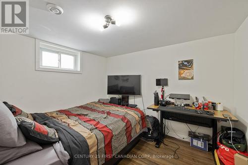 74 Barker Street, London, ON - Indoor Photo Showing Bedroom