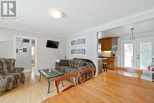 74 Barker Street, London, ON - Indoor Photo Showing Living Room