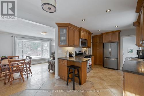 74 Barker Street, London, ON - Indoor Photo Showing Kitchen