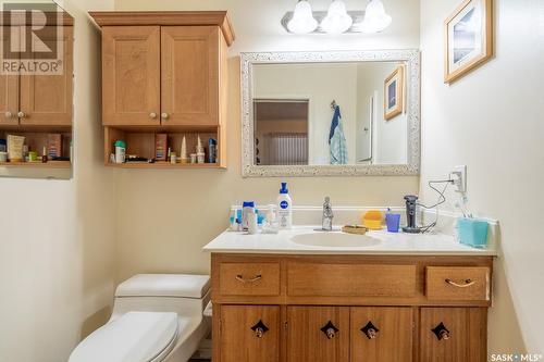 109 Simpson Road, Regina, SK - Indoor Photo Showing Bathroom