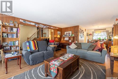 109 Simpson Road, Regina, SK - Indoor Photo Showing Living Room