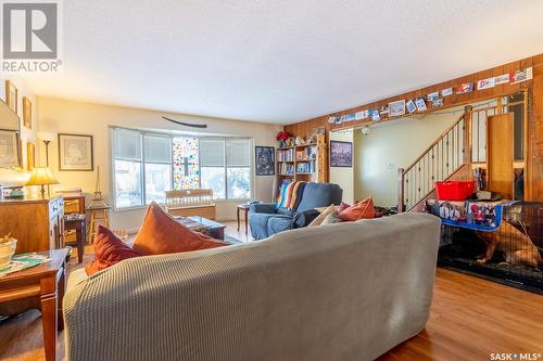 109 Simpson Road, Regina, SK - Indoor Photo Showing Living Room