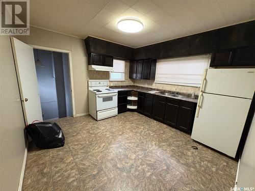 2346 Mcara Street, Regina, SK - Indoor Photo Showing Kitchen With Double Sink