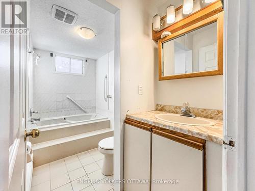 467 Edgeworth Avenue, Ottawa, ON - Indoor Photo Showing Bathroom