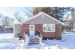 124 Riverside DR  Fredericton, NB E3A 3Y1