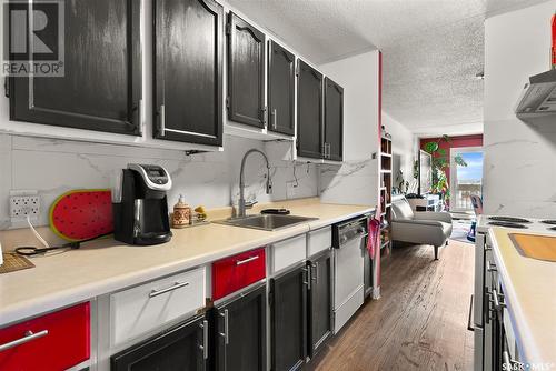 905 3520 Hillsdale Street, Regina, SK - Indoor Photo Showing Kitchen