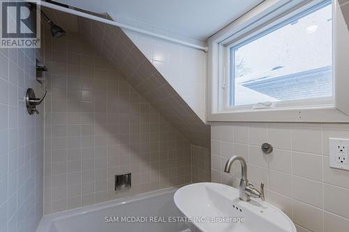 62 Maple Avenue S, Mississauga, ON - Indoor Photo Showing Bathroom