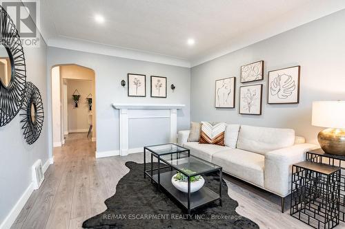 219 Rodgers Road, Hamilton, ON - Indoor Photo Showing Living Room