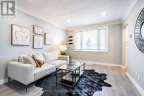 219 Rodgers Road, Hamilton, ON - Indoor Photo Showing Living Room