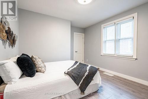 219 Rodgers Road, Hamilton, ON - Indoor Photo Showing Bedroom