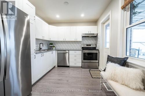 219 Rodgers Road, Hamilton, ON - Indoor Photo Showing Kitchen