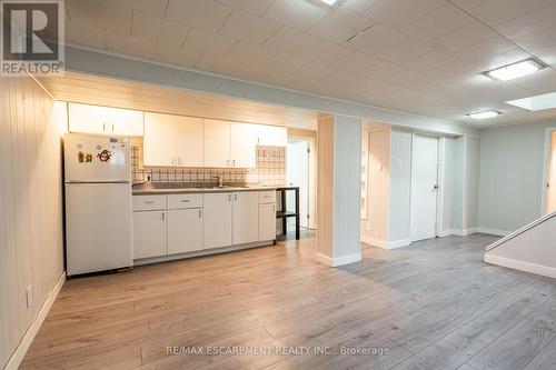 219 Rodgers Road, Hamilton, ON - Indoor Photo Showing Kitchen