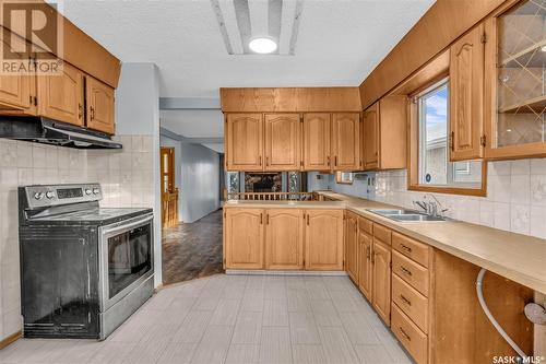 3519 6Th Avenue N, Regina, SK - Indoor Photo Showing Kitchen With Double Sink