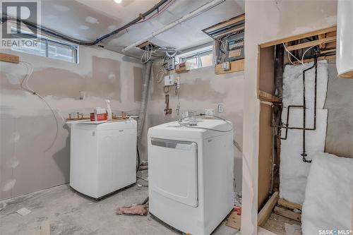 3519 6Th Avenue N, Regina, SK - Indoor Photo Showing Laundry Room