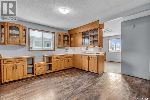 3519 6Th Avenue N, Regina, SK - Indoor Photo Showing Kitchen