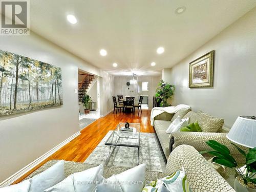 1613 Stillriver Crescent, Mississauga, ON - Indoor Photo Showing Living Room