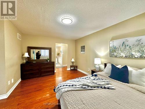 1613 Stillriver Crescent, Mississauga, ON - Indoor Photo Showing Bedroom