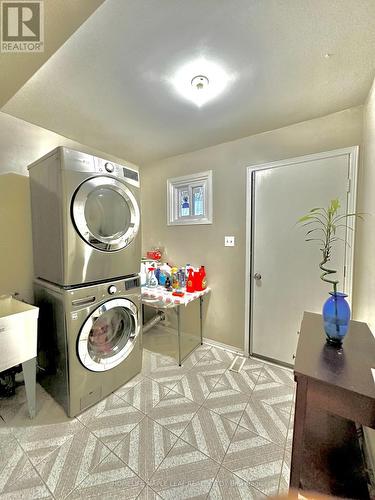 1613 Stillriver Crescent, Mississauga, ON - Indoor Photo Showing Laundry Room