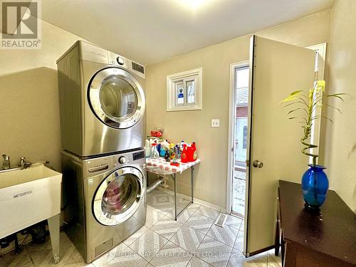 1613 Stillriver Crescent, Mississauga, ON - Indoor Photo Showing Laundry Room