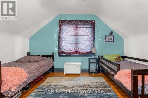 101 Erin Avenue, Hamilton, ON - Indoor Photo Showing Bedroom