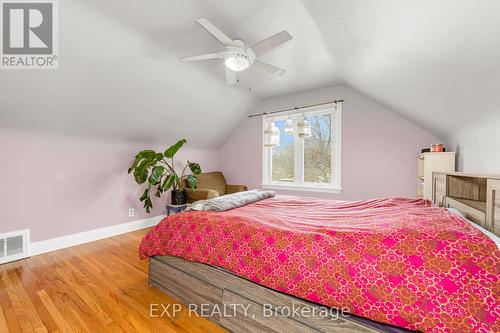 101 Erin Avenue, Hamilton, ON - Indoor Photo Showing Bedroom