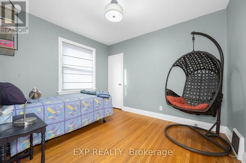 101 Erin Avenue, Hamilton, ON - Indoor Photo Showing Bedroom